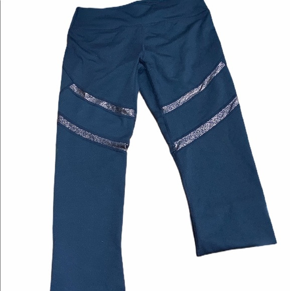 Fabletics Black Crop Rose Gold StripeSize … - Picture 1 of 5